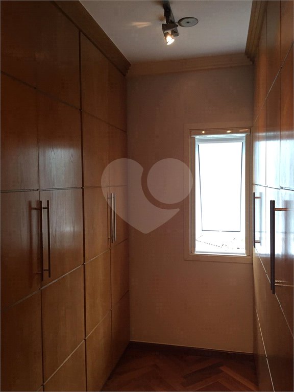 Casa à venda com 4 quartos, sendo 2 suítes, no condomínio Residencial Morumbi, São Paulo - SP