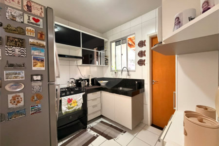 Casa à venda com 3 quartos, sendo 1 suíte, no condomínio Village Sarriá, Sorocaba - SP
