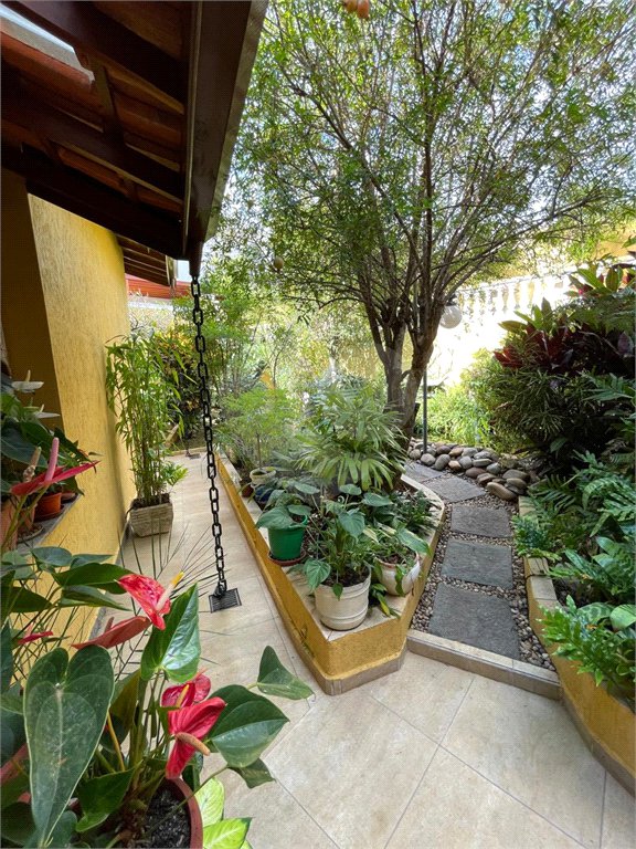 Casa à venda com 9 quartos, sendo 4 suítes, em Condomínio Flamboyant-b, Atibaia, SP