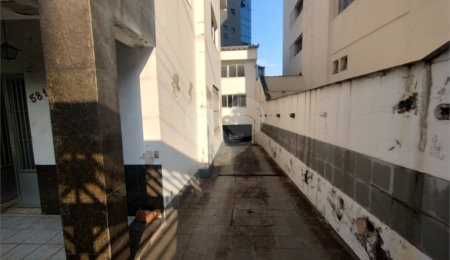 Sobrado à venda com 7 quartos, sendo 6 suítes,  em Aclimação, São Paulo, SP