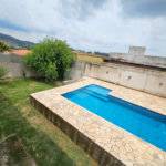 Casa à venda com 4 quartos, sendo 1 suíte,  no condomínio Jardim Shangri-lá, Atibaia - SP