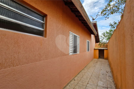 Casa para alugar com 3 quartos, sendo 1 suíte, no condomínio Santa Mônica, Atibaia - SP