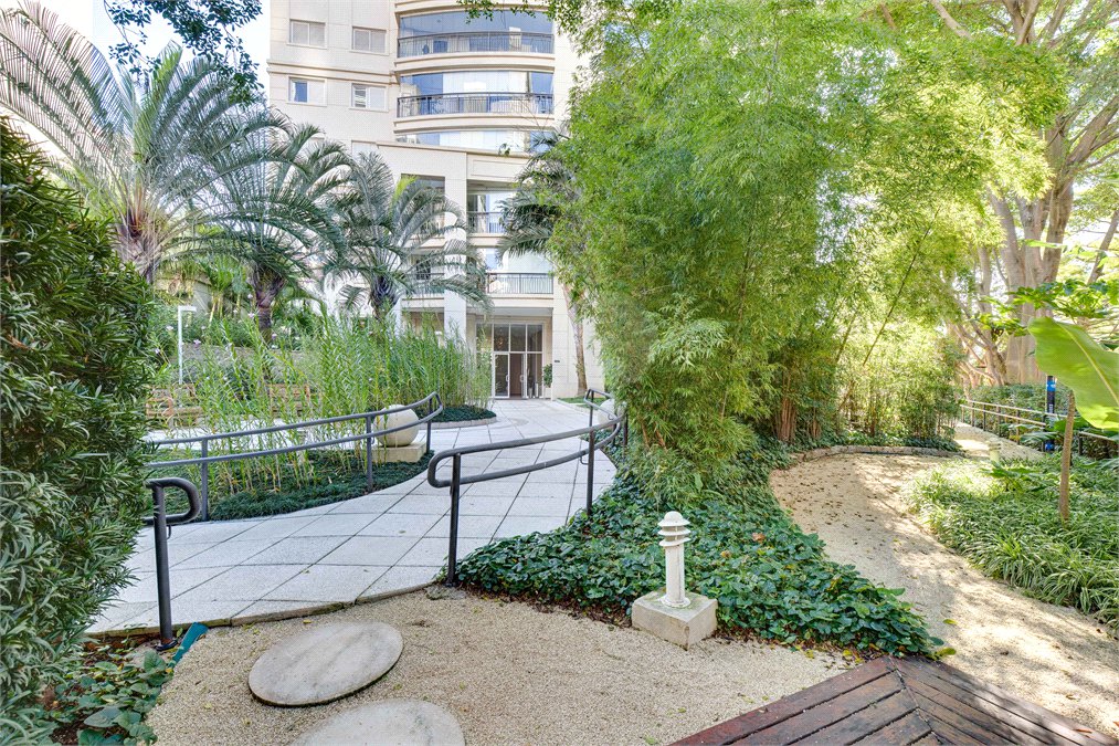 Apartamento à venda com 3 quartos, sendo 1 suíte, em Santo Amaro, São Paulo, SP