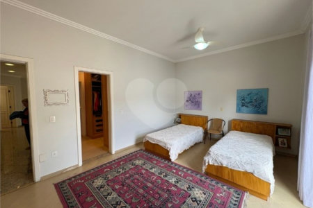 Casa à venda com 5 quartos, sendo 3 suítes, no condomínio Granja Olga III, Sorocaba - SP