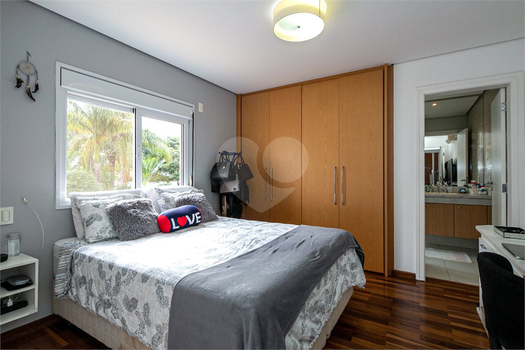 Casa à venda com 5 quartos, sendo 4 suítes, no condomínio Villa de Monterey, São Paulo - SP