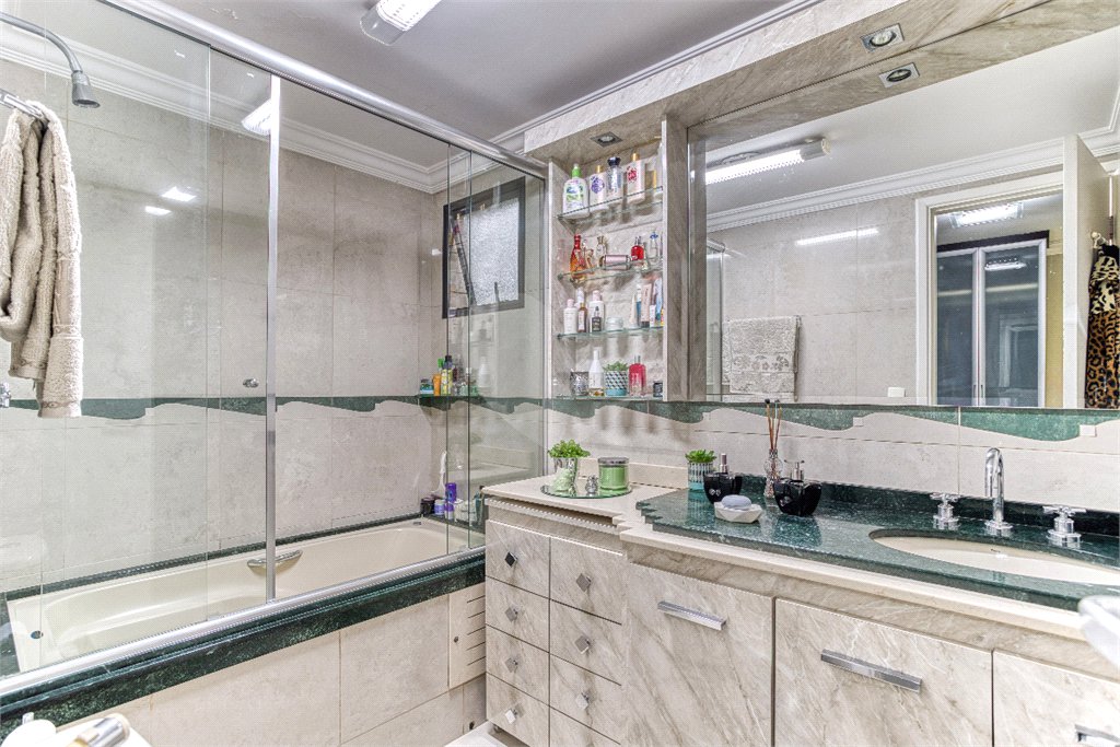 Apartamento à venda com 4 quartos, sendo 3 suítes, em Alto da Boa Vista, São Paulo, SP