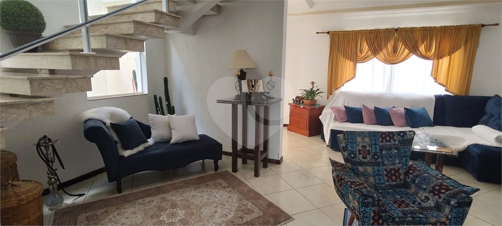 Casa à venda com 5 quartos, sendo 3 suítes,  em Capoavinha, Mairiporã, SP