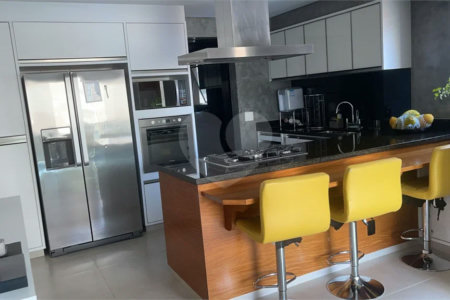 Apartamento na Mooca com 204 m² com vista maravilhosa, sendo 3 suítes e 4vagas.