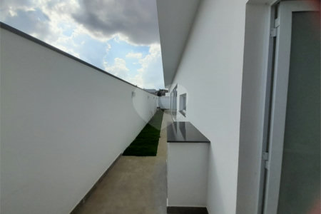 Belíssima Casa à Venda no Condomínio Damha IV