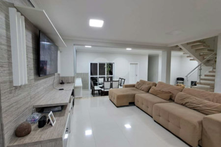 Casa de Alto Padrão à Venda e Locação - Condomínio Vila Verde