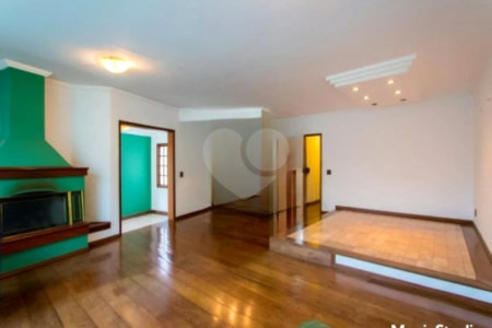 Casa com 360m² , 3 dormitórios , sendo 1 suíte , 4 vagas , disponível para venda ou locação , no centro de Santo André.