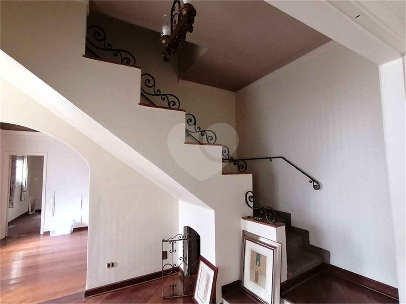 CASA À VENDA NA VILA MARIANA, 280m2, 5Q, 2 VAGAS DE GARAGEM.