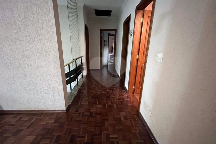 Casa à venda com 4 quartos, sendo 2 suítes, no condomínio Jornalista Américo Ariza, São Paulo - SP