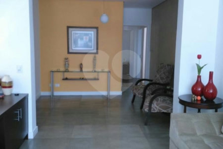 Casa à venda com 3 suítes em Jardim Jussara, São Paulo, SP