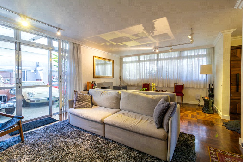 Casa à venda com 3 quartos, sendo 1 suíte, em Alto da Boa Vista, São Paulo, SP