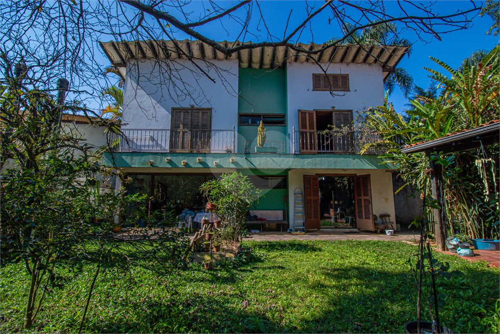 Casa à venda com 4 quartos, sendo 2 suítes, em Chácara Flora, São Paulo, SP