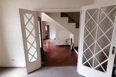 Sobrado à venda com 5 quartos, sendo 1 suíte, em Vila Mariana, São Paulo, SP