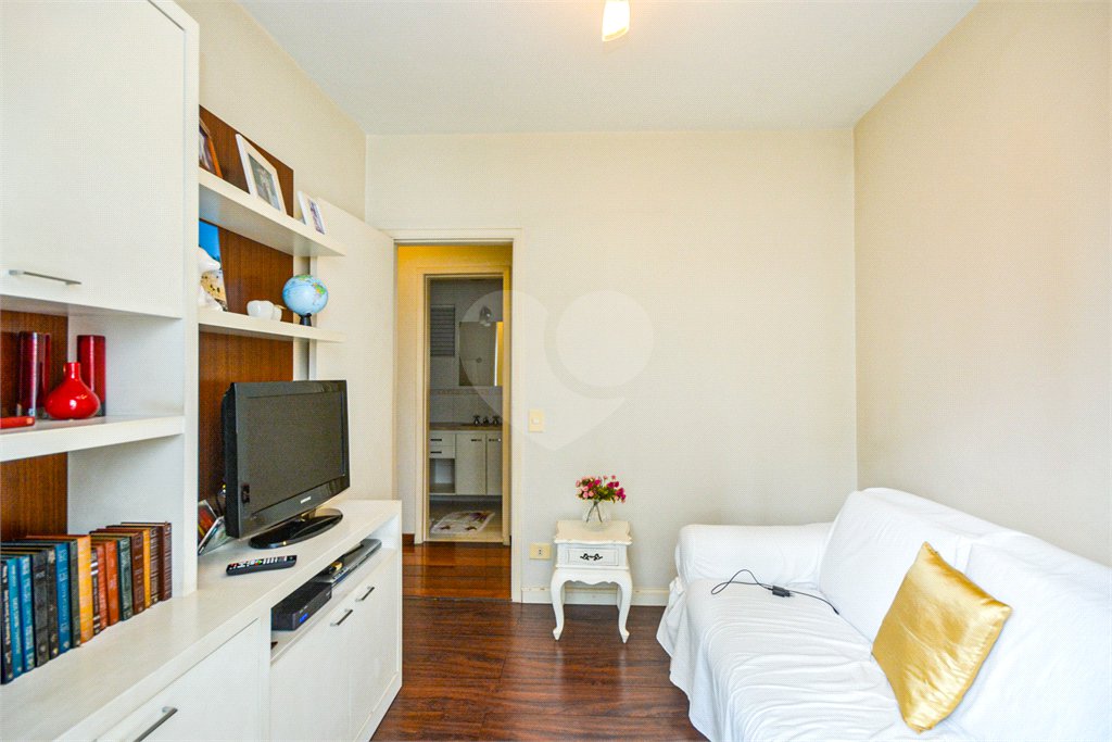 Apartamento à venda com 3 quartos, sendo 1 suíte,  em Moema, São Paulo, SP