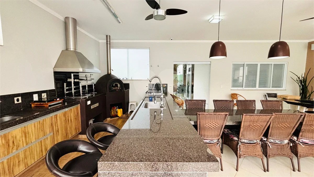 Casa à venda com 4 suítes no condomínio Dos Lagos, Itupeva - SP