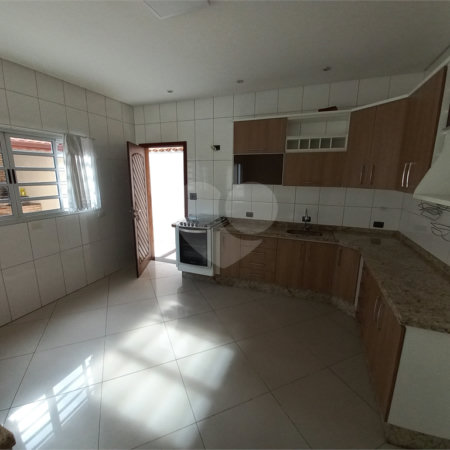 Sobrado à venda com 3 quartos, sendo 1 suíte, em Lar São Paulo, São Paulo, SP
