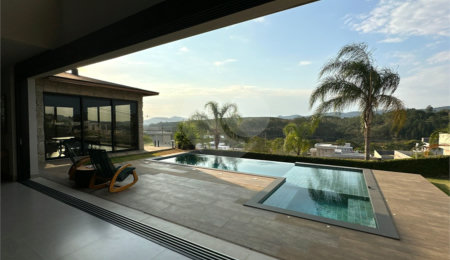 Casa Térrea à venda com 3 suítes em Jardim Leonor, Itatiba, SP
