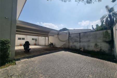 Sobrado à venda com 6 suítes em Alto de Pinheiros, São Paulo, SP