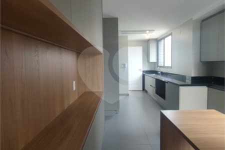 Cobertura à venda com 3 suítes em Vila Nova Conceição, São Paulo, SP