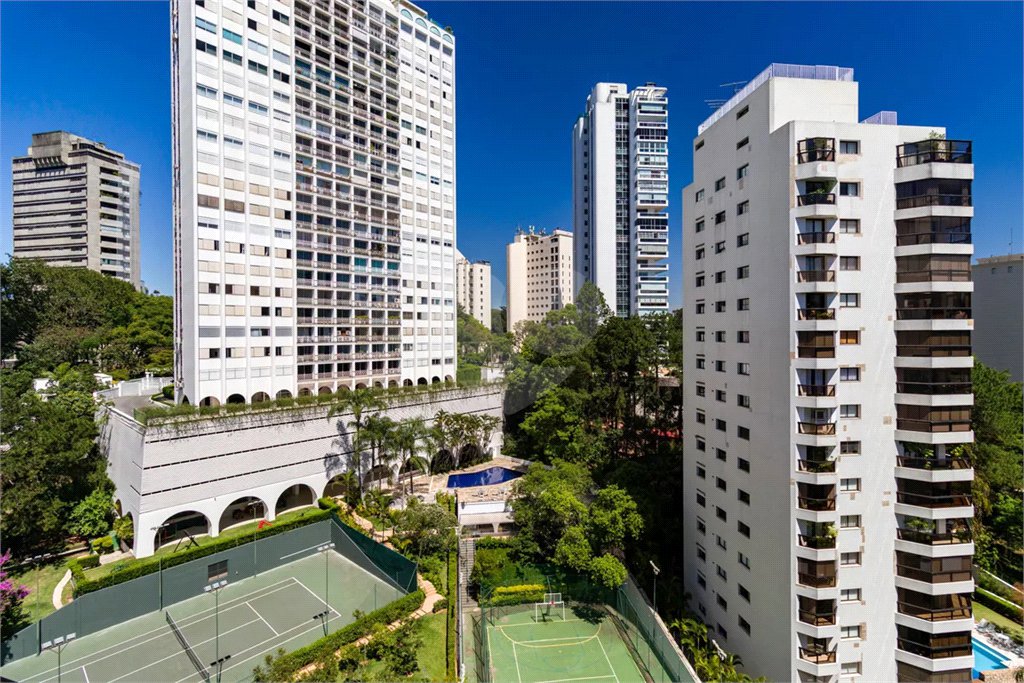 Apartamento à venda com 4 quartos, sendo 2 suítes, em Real Parque, São Paulo, SP