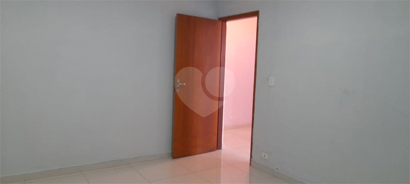 Sobrado à venda com 6 quartos, sendo 3 suítes, em Vila Divina Pastora, São Paulo, SP