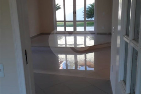 Sobrado à venda com 3 quartos, sendo 1 suíte,  em Condomínio Residencial Terras do Caribe, Valinhos, SP