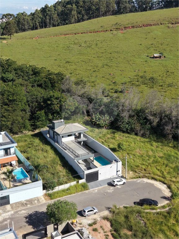 Sobrado à venda com 3 quartos, sendo 1 suíte, em Loteamento Parque Residencial Serras de Atibaia Ii, Atibaia, SP