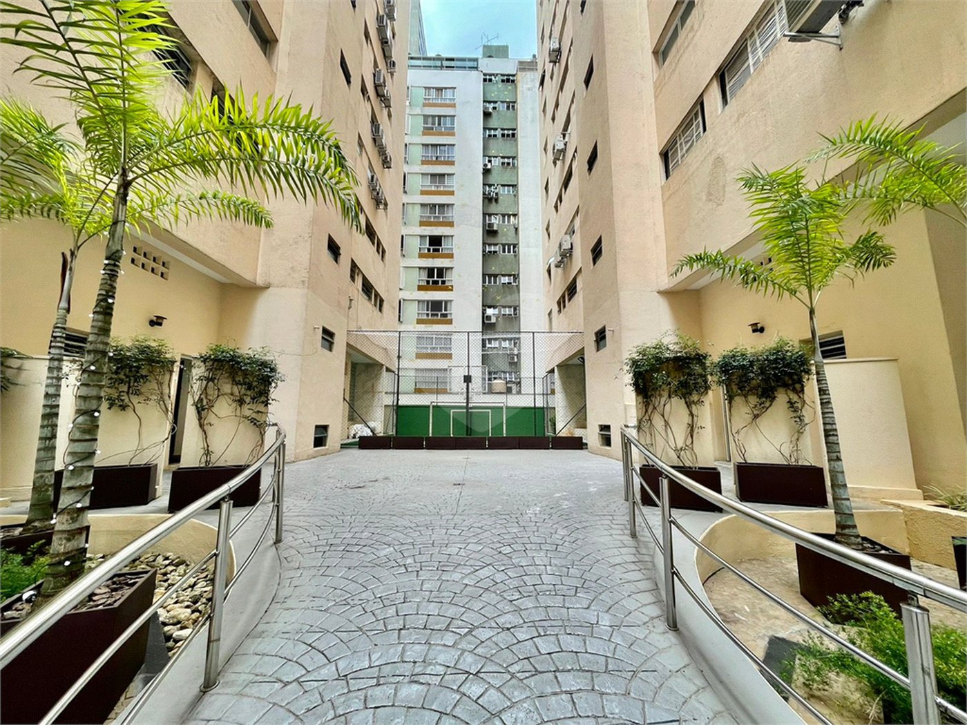 Apartamento à venda com 3 quartos, sendo 1 suíte, em Itaim Bibi, São Paulo, SP