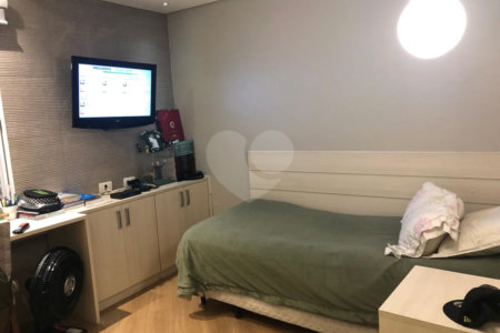 Sobrado à venda com 3 quartos, sendo 2 suítes,  em Vila Nivi, São Paulo, SP