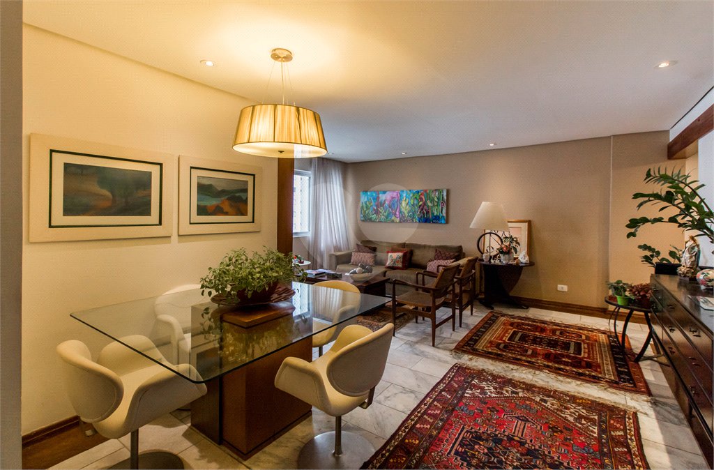 Apartamento à venda com 3 quartos, sendo 1 suíte, em Santo Amaro, São Paulo, SP