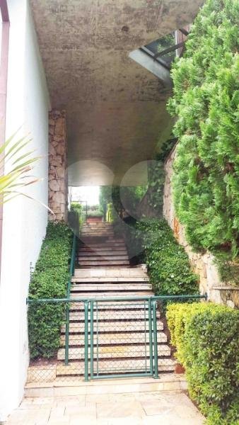 Sobrado à venda com 4 quartos, sendo 2 suítes, em Alto da Boa Vista, São Paulo, SP
