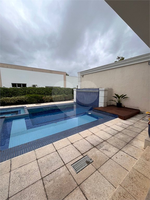 Casa à venda com 5 quartos, sendo 4 suítes,  no condomínio Terras de Santa Clara, Jacareí - SP