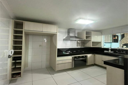 Sobrado à venda com 3 quartos, sendo 1 suíte, no Centro, Indaiatuba, SP