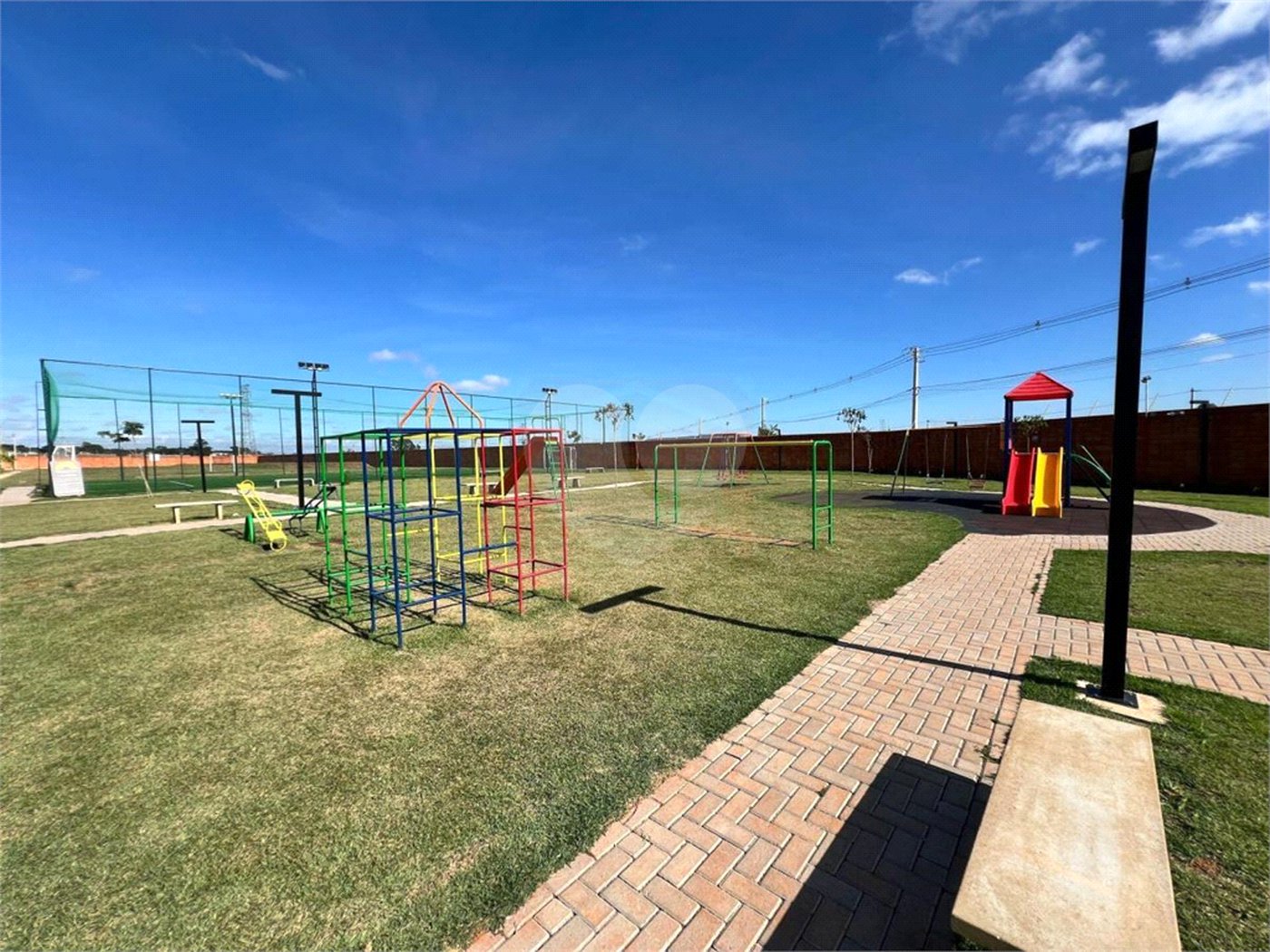 Casa à venda com 3 quartos, sendo 1 suíte, no condomínio Residencial Villagio Wanel, Sorocaba - SP
