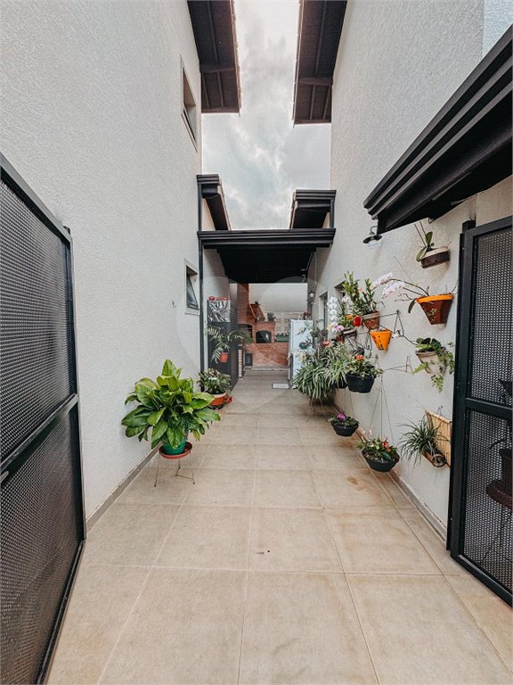 Casa à venda com 3 quartos, sendo 1 suíte, no condomínio Residencial Marchant Buarque, Atibaia - SP