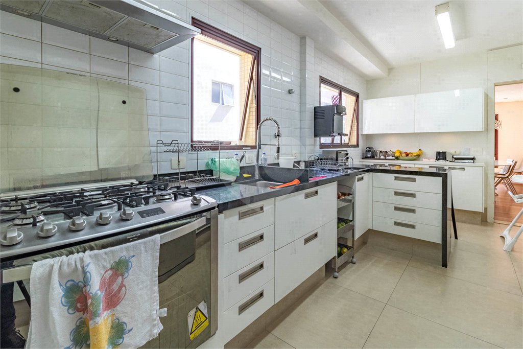 Apartamento à venda com 4 quartos, sendo 3 suítes, em Santa Cecília, São Paulo, SP