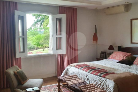 Casa à venda com 5 quartos, sendo 3 suítes, no condomínio Village Sans Souci, Valinhos - SP