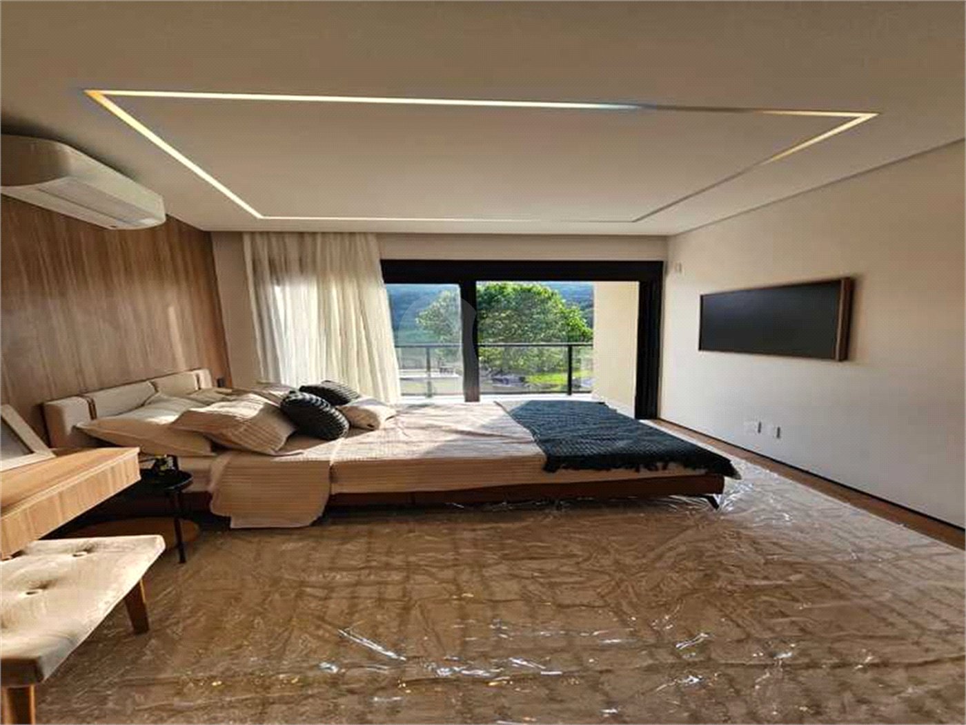 Casa à venda com 3 suítes no condomínio Lagú, São Roque - SP