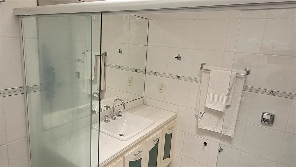 Sobrado à venda com 4 quartos, sendo 3 suítes, em Brooklin Paulista, São Paulo, SP