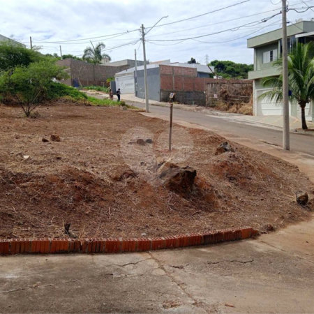 Terreno com 251,00 m² .