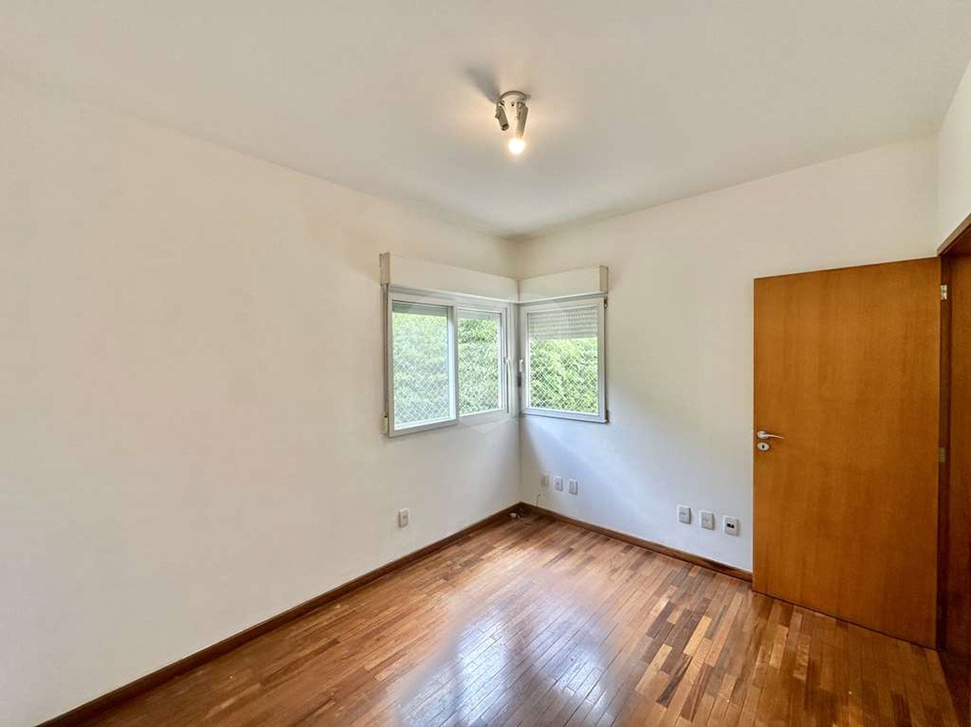 Casa à venda com 4 suítes no condomínio Recanto Impla, Carapicuíba - SP
