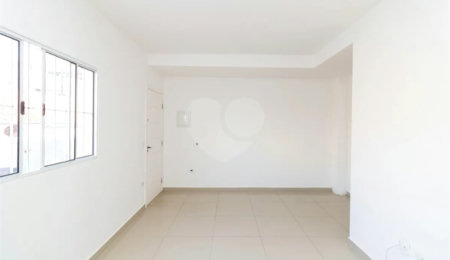 Casa à venda com 2 suítes no condomínio Dos Pássaros, São Paulo - SP