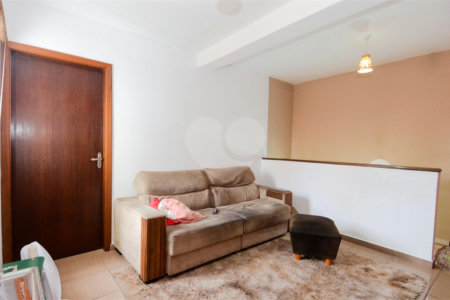 Casa à venda com 4 quartos, sendo 1 suíte, em Jardim Nova Taboão, Guarulhos, SP