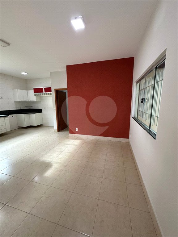 Casa à venda com 3 quartos, sendo 1 suíte, em Jardim Santa Marta, Cuiabá, MT