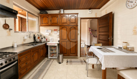 Casa de Vila à venda com 4 quartos, sendo 1 suíte,  em Cupecê, São Paulo, SP
