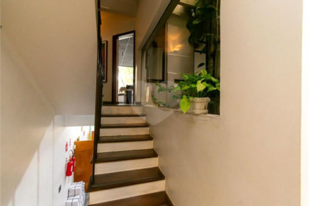 Casa à venda com 8 quartos, sendo 2 suítes, em Indianópolis, São Paulo, SP
